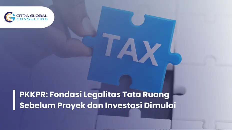 PKKPR: Fondasi Legalitas Tata Ruang Sebelum Proyek dan Investasi Dimulai Dalam setiap rencana pembangunan, ekspansi usaha, maupun investasi properti di Indonesia, legalitas tata ruang menjadi faktor awal yang sangat menentukan. Banyak pelaku usaha baru menyadari pentingnya Persetujuan Kesesuaian Kegiatan Pemanfaatan Ruang (PKKPR) ketika proses perizinan mereka terhambat di tengah jalan. Padahal, PKKPR merupakan salah satu dokumen dasar yang berfungsi memastikan bahwa kegiatan pemanfaatan ruang telah sesuai dengan kebijakan tata ruang pemerintah daerah maupun nasional. Tanpa dokumen ini, proyek berisiko menghadapi penolakan izin lanjutan, sanksi administratif, hingga potensi pembongkaran. Sejak implementasi sistem perizinan berbasis risiko melalui Online Single Submission (OSS), PKKPR menjadi instrumen strategis yang wajib dipahami oleh pelaku usaha. Dokumen ini bukan sekadar formalitas administratif, melainkan fondasi hukum yang menentukan apakah suatu kegiatan dapat dijalankan secara legal di lokasi tertentu. Oleh karena itu, pemahaman terhadap PKKPR menjadi langkah penting untuk menghindari hambatan birokrasi dan melindungi investasi jangka panjang. Memahami Fungsi PKKPR dalam Sistem Penataan Ruang Indonesia Persetujuan Kesesuaian Kegiatan Pemanfaatan Ruang adalah persetujuan resmi yang menyatakan bahwa rencana kegiatan atau usaha telah sesuai dengan Rencana Tata Ruang Wilayah (RTRW) maupun Rencana Detail Tata Ruang (RDTR). Berdasarkan Peraturan Pemerintah Nomor 21 Tahun 2021 tentang Penyelenggaraan Penataan Ruang, PKKPR menjadi bagian dari reformasi perizinan untuk menyederhanakan proses legalitas usaha. PKKPR berfungsi sebagai instrumen verifikasi awal sebelum kegiatan pembangunan atau usaha dijalankan. Pemerintah menggunakan dokumen ini untuk memastikan bahwa pemanfaatan lahan tidak bertentangan dengan zonasi wilayah, kepentingan lingkungan, maupun rencana pengembangan daerah. Dengan demikian, PKKPR berperan menjaga keteraturan pembangunan nasional sekaligus memberikan kepastian hukum bagi pelaku usaha. Siapa yang Wajib Mengurus PKKPR Pada praktiknya, hampir seluruh kegiatan pemanfaatan ruang memerlukan PKKPR, baik oleh perorangan maupun badan usaha. Kewajiban ini berlaku untuk pembangunan kawasan industri, proyek properti, pusat perdagangan, rumah sakit, perumahan, hingga kegiatan wisata dan pertambangan. PKKPR menjadi sangat penting terutama bagi proyek yang melibatkan pembangunan fisik atau perubahan fungsi lahan. Tanpa persetujuan ini, pelaku usaha berisiko dianggap menjalankan kegiatan yang tidak sesuai tata ruang. Berdasarkan kebijakan OSS, keberadaan PKKPR sering kali menjadi syarat utama sebelum izin lanjutan seperti Persetujuan Bangunan Gedung (PBG), izin lingkungan, dan izin operasional dapat diproses. Jenis PKKPR Berdasarkan Lokasi Kegiatan PKKPR dibedakan menjadi dua kategori utama berdasarkan lokasi kegiatan. PKKPR darat berlaku untuk kegiatan di wilayah daratan seperti pembangunan gedung komersial, pabrik, dan fasilitas umum. Sementara itu, PKKPR laut digunakan untuk kegiatan pemanfaatan ruang pesisir dan laut seperti tambak, pelabuhan, atau infrastruktur maritim. Pembagian ini menunjukkan bahwa pemerintah menerapkan pengawasan tata ruang secara menyeluruh, baik di wilayah darat maupun perairan. Setiap jenis memiliki pendekatan teknis yang berbeda sesuai karakteristik wilayahnya. Proses Pengajuan PKKPR melalui OSS Pengajuan PKKPR saat ini dilakukan secara daring melalui sistem OSS. Pemohon perlu menyiapkan data badan usaha atau perorangan, koordinat lokasi, dokumen penguasaan lahan, rencana teknis kegiatan, serta dokumen pendukung lain yang relevan. Sistem OSS kemudian melakukan validasi terhadap lokasi usaha berdasarkan data RTR digital yang terintegrasi. Jika lokasi dinyatakan sesuai, persetujuan dapat diterbitkan lebih cepat. Namun, apabila terdapat ketidaksesuaian zonasi atau kebutuhan verifikasi tambahan, proses dapat menjadi lebih kompleks. Karena itu, ketepatan data dan pemahaman teknis sangat menentukan kelancaran proses pengajuan. Mengapa PKKPR Sangat Penting bagi Investasi PKKPR memberikan manfaat strategis yang jauh melampaui sekadar pemenuhan izin awal. Dokumen ini memastikan bahwa investasi berjalan pada lokasi yang legal dan sesuai peruntukan ruang. Hal ini sangat penting dalam mengurangi risiko hukum, konflik tata ruang, dan pembatalan proyek di masa depan. Selain itu, bagi investor dan lembaga pembiayaan, legalitas ruang menjadi salah satu indikator utama dalam menilai kelayakan proyek. Tanpa PKKPR, nilai investasi dapat menurun karena proyek dianggap memiliki risiko regulasi yang tinggi. Tantangan Pengurusan PKKPR di Lapangan Meski sistem OSS telah menyederhanakan proses, pengurusan PKKPR tetap menghadapi tantangan teknis. Banyak pelaku usaha mengalami kendala dalam interpretasi zonasi, validasi koordinat, atau penyesuaian dokumen terhadap kebutuhan pemerintah daerah. Perbedaan kualitas data RTR antar wilayah juga dapat memengaruhi kecepatan proses. Dalam beberapa kasus, ketidaksesuaian kecil dalam data lokasi dapat menyebabkan penundaan signifikan. Oleh karena itu, pendekatan yang cermat dan profesional sangat diperlukan untuk menghindari revisi berulang. Peran Konsultan dalam Memastikan Kelancaran PKKPR Konsultan perizinan memiliki peran penting dalam membantu pelaku usaha memahami aspek teknis dan hukum PKKPR. Mereka biasanya melakukan analisis awal terhadap lokasi, membantu menyiapkan dokumen, memastikan kesesuaian data OSS, serta mendampingi komunikasi dengan instansi terkait. Pendekatan ini membantu mengurangi risiko administratif dan mempercepat proses persetujuan. Bagi proyek bernilai besar, penggunaan konsultan sering menjadi langkah strategis untuk menjaga efisiensi investasi. FAQ’s Apa itu PKKPR? PKKPR adalah persetujuan resmi yang memastikan rencana kegiatan sesuai dengan tata ruang wilayah. Apakah PKKPR wajib untuk semua usaha? Mayoritas kegiatan pemanfaatan ruang yang melibatkan pembangunan fisik memerlukan PKKPR. Apakah PKKPR diperlukan sebelum PBG? Ya, PKKPR umumnya menjadi syarat awal sebelum pengajuan PBG dan izin lainnya. Berapa lama proses pengurusan PKKPR? Waktu proses tergantung kompleksitas lokasi, kelengkapan dokumen, dan validasi OSS. Apakah PKKPR bisa diurus tanpa konsultan? Bisa, tetapi pendampingan profesional dapat membantu mempercepat proses dan meminimalkan risiko kesalahan. Kesimpulan PKKPR merupakan fondasi legalitas tata ruang yang sangat penting dalam setiap kegiatan usaha dan pembangunan di Indonesia. Dokumen ini memberikan kepastian hukum, melindungi investasi, serta memastikan bahwa proyek berjalan sesuai regulasi penataan ruang nasional dan daerah. Memahami serta mengurus PKKPR sejak awal merupakan langkah strategis untuk menghindari hambatan administratif dan risiko hukum di masa depan. Jika Anda ingin memastikan proyek berjalan lancar, aman, dan sesuai ketentuan, langkah yang bijak adalah memulai dengan strategi pengurusan PKKPR yang tepat bersama pendamping profesional. Keyword Utama PKKPR perizinan tata ruang Keyword Pendukung PKKPR OSS izin tata ruang usaha Persetujuan Kesesuaian Kegiatan Pemanfaatan Ruang pengurusan PKKPR PKKPR darat PKKPR laut perizinan properti Indonesia PBG dan PKKPR konsultan PKKPR legalitas tata ruang usaha Meta Deskripsi PKKPR adalah izin dasar tata ruang yang wajib untuk proyek dan usaha agar legal, aman, dan sesuai regulasi OSS. Slug URL pkkpr-perizinan-tata-ruang-proyek-usaha Tags PKKPR izin tata ruang OSS perizinan usaha PBG RTRW RDTR legalitas lahan konsultan perizinan investasi properti